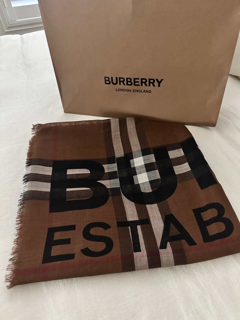 BURBERRY
Giant Check Gauze Scarf